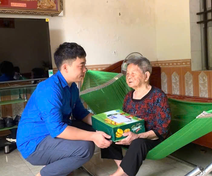 Đoàn Thanh Niên xã Trà Giang tổ chức chương trình “Bữa cơm tri ân” nhân kỷ niệm 79 năm Ngày Thương binh - Liệt sĩ (27/7/1947 - 27/7/2026)