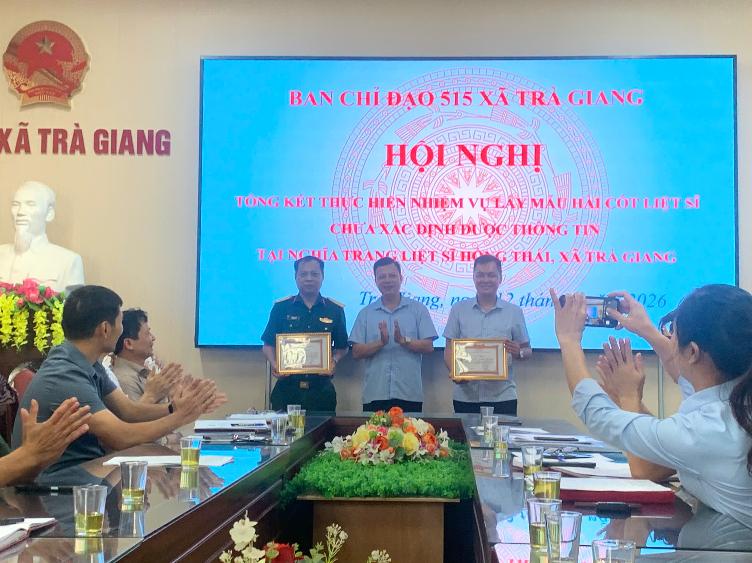 Ban chỉ đạo 515 xã Trà Giang tổ chức Hội nghị tổng kết nhiệm vụ lấy mẫu hài cốt liệt sĩ chưa xác định được thông tin tại nghĩa trang liệt sĩ Hồng Thái