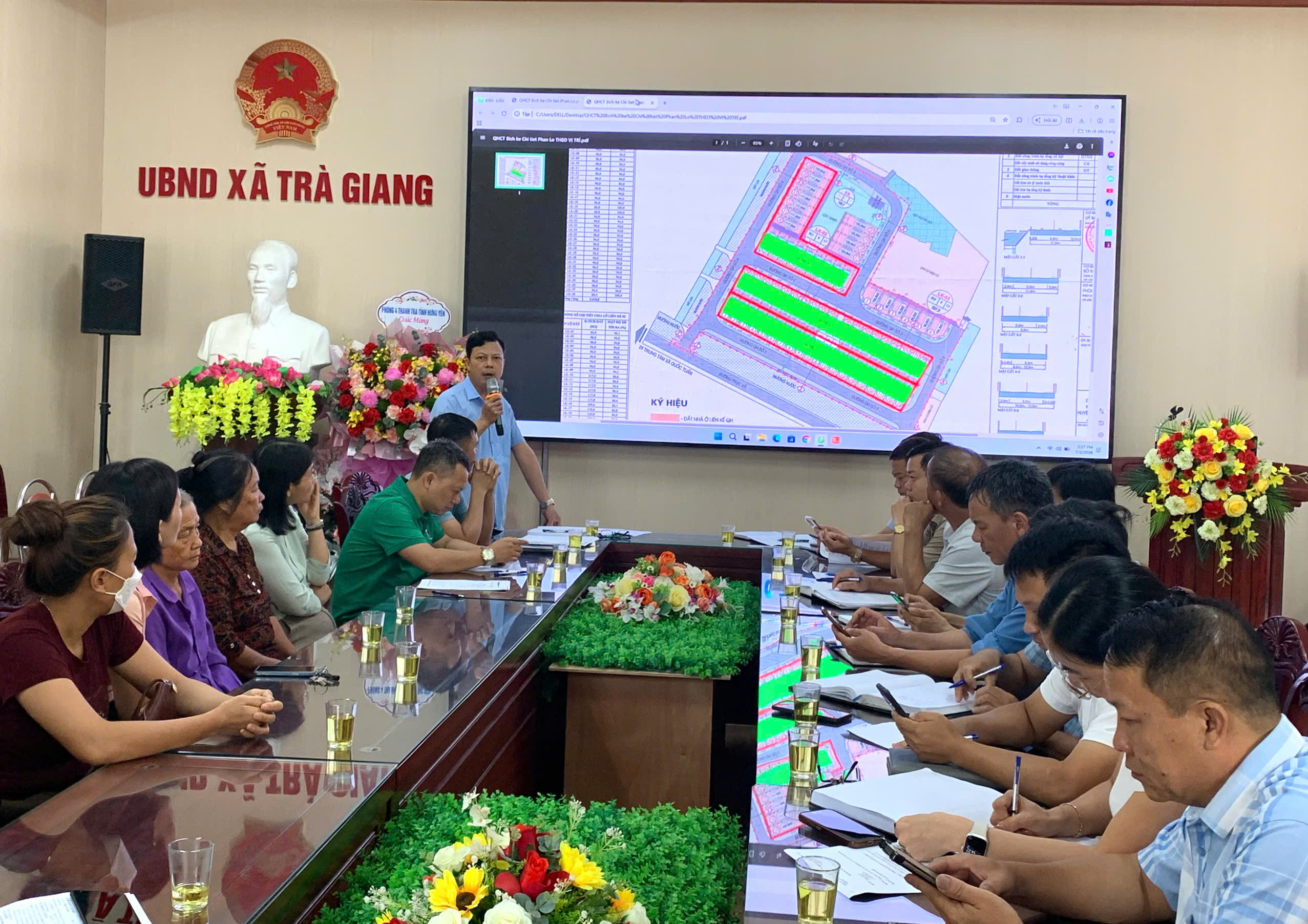 UBND xã tổ chức cuộc họp với các hộ dân về phương án về bồi thường, hỗ trợ khi nhà nước thu hồi đất trong việc giải phóng mặt bằng Dự án Đầu tư xây dựng tuyến đường cao tốc Ninh Bình - Hải Phòng đoạn qua tỉnh Nam Định và Thái Bình theo phương thức đối tác công tư