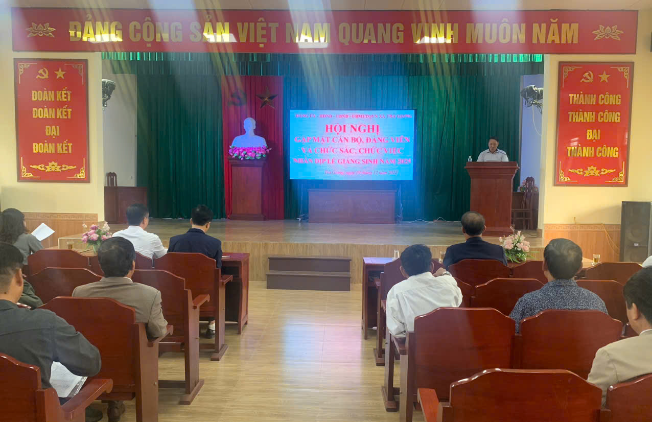 Đảng ủy, HĐND, UBND, UB MTTQ VN  xã tổ chức Hội nghị gặp mặt cán bộ, đảng viên và chức sắc, chức việc nhân dịp Lễ Giáng sinh năm 2025