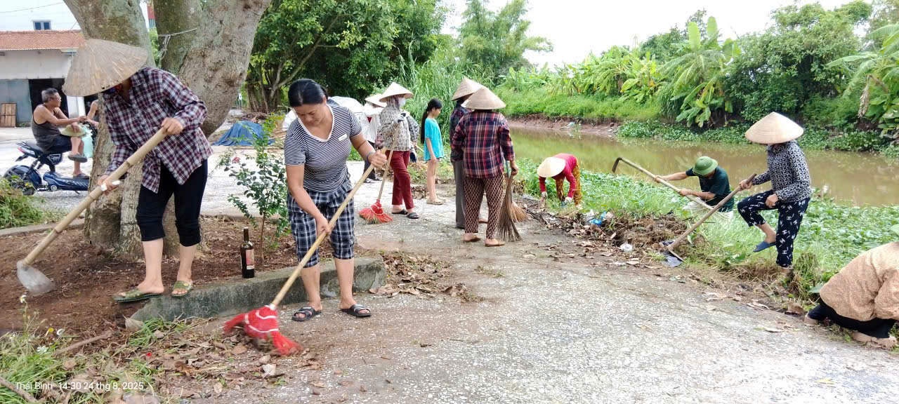 Hội nông dân xã Trà Giang tổ chức ra quân tổng vệ sinh môi trường