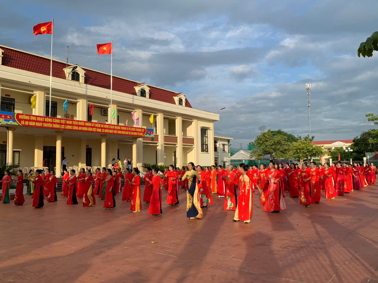 Hội LHPN xã Trà Giang tổ chức chương trình đồng diễn nhảy dân vũ