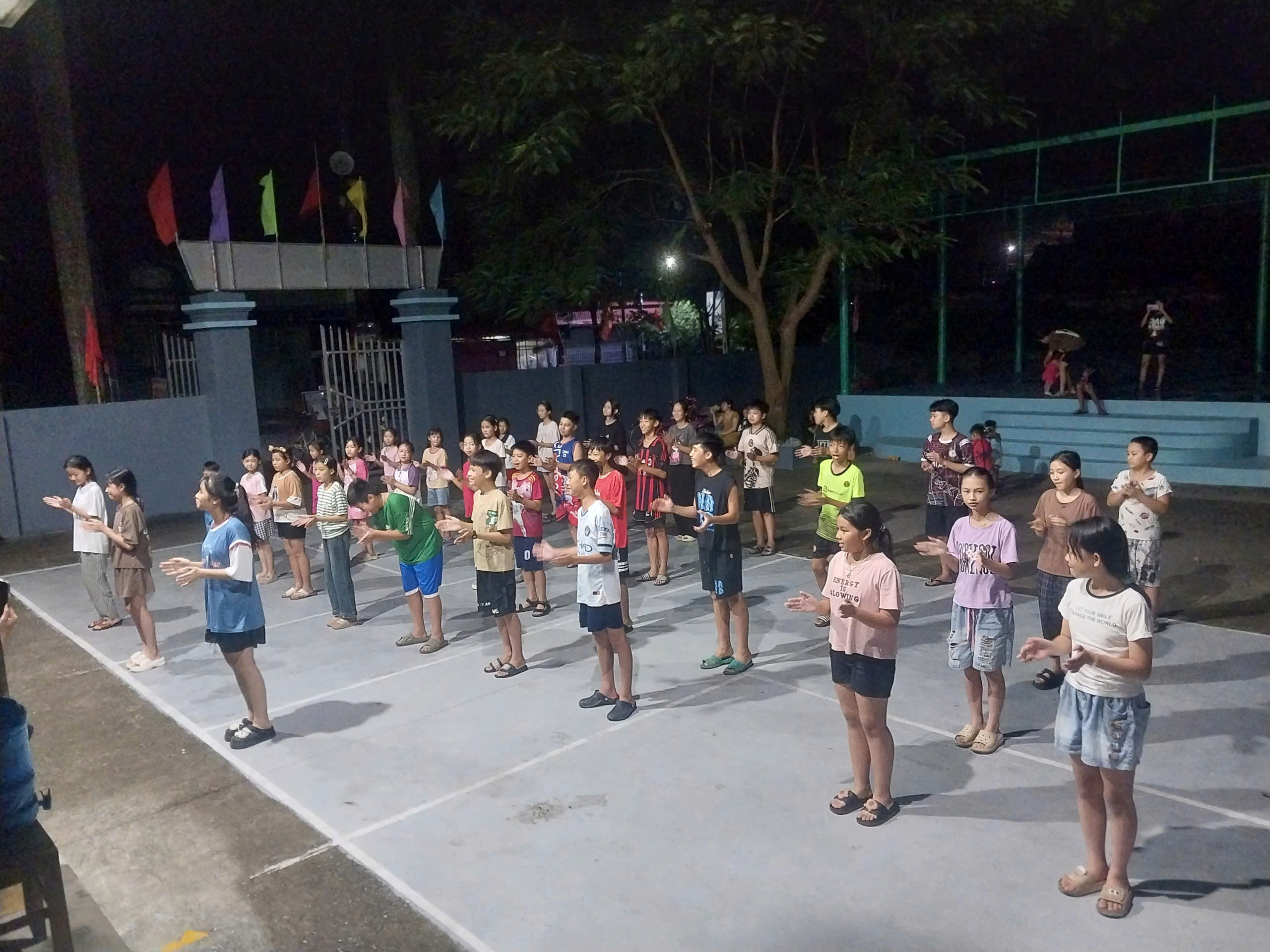 Sôi nổi các hoạt động chuẩn bị cho Tết Trung thu 2025 trên địa bàn xã