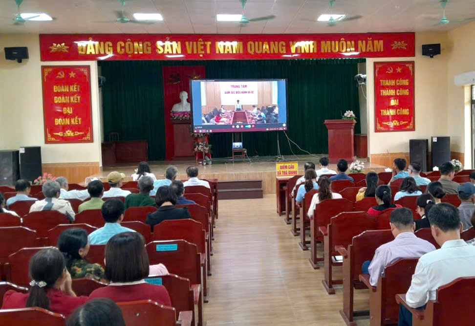 Ban Thường vụ Đảng ủy xã tổ chức điểm cầu trực tuyến Hội nghị tập huấn ứng dụng “Sổ tay Đảng viên điện tử”