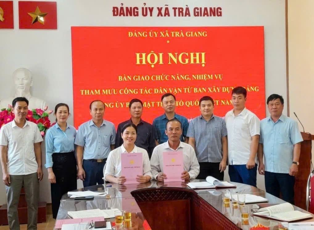 HỘI NGHỊ BÀN GIAO CHỨC NĂNG, NHIỆM VỤ THAM MƯU  CÔNG TÁC DÂN VẬN TỪ BAN XÂY DỰNG ĐẢNG SANG  UỶ BAN MẶT TRẬN TỔ QUỐC VIỆT NAM XÃ 	