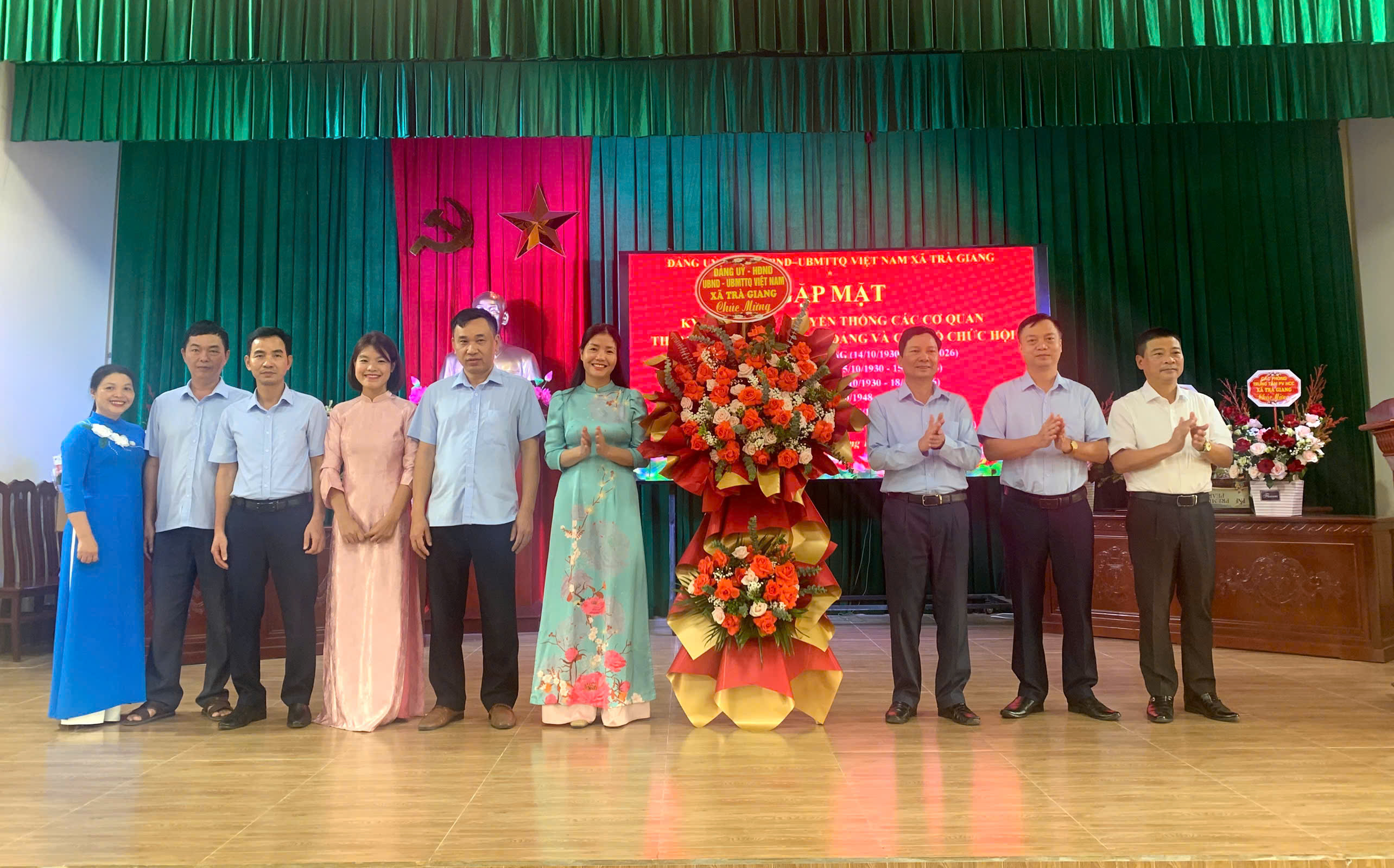 Xã Trà Giang: Gặp mặt kỷ niệm ngày truyền thống các cơ quan tham mưu, giúp việc của đảng và các tổ chức hội
